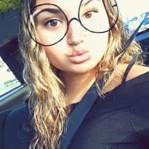 Meet your Posher, Mikaela